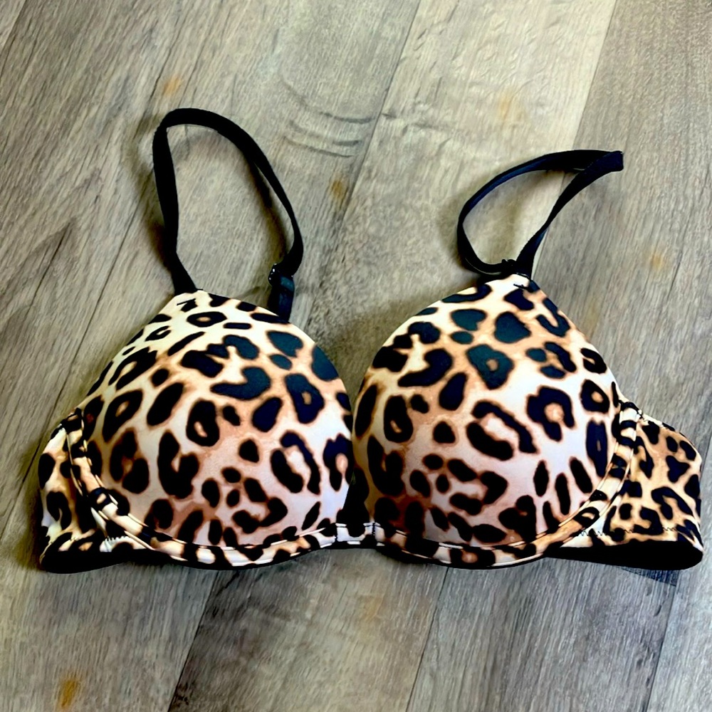 VS PINK Extreme Push Up Leopard Print 32B Bra